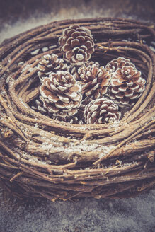 Wreath and fir cones, partial view - LVF002329