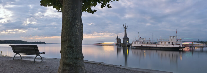 Germany, Baden-Wuerttemberg, Lake Constance, Constance, lakeshore at dawn - SHF001748