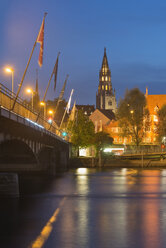 Deutschland, Baden-Württemberg, Konstanz, Rheinbrücke und Münster bei Nacht - SHF001676