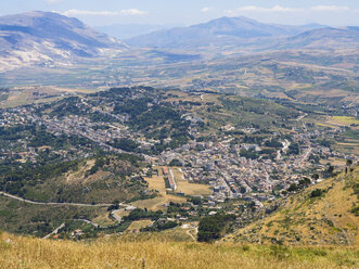 Italien, Sizilien, Provinz Trapani, Erice, Blick auf Valderice - AMF003300