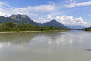 Deutschland, Bayern, Nussdorf am Inn, Fluss und Berge - SIEF006293