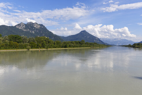 Germany, Bavaria, Nussdorf am Inn, river and mountains - SIEF006293