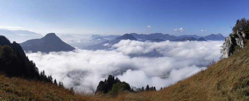 Germany, Bavaria, Upper Bavaria, Chiemgau, Chiemgau Alps, Nussdorf am Inn, View from Heuberg to Wildbarren, Kranzhorn left and Wendelstein right - SIEF006288