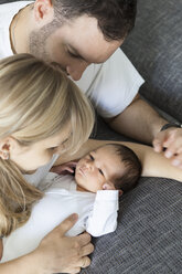 Young couple with newborn baby boy at home - OJF000079