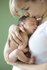 Newborn baby boy sleeping in mother's arms - OJF000089