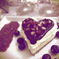 Heart-shaped cheesecake - HOHF001190