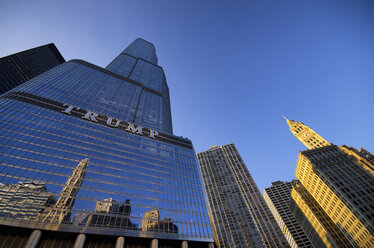 USA, Illinois, Chicago, Blick auf den Trump Tower von unten - SMA000266