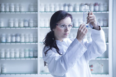 Young female scientist working in a biochemistry labroratory - SGF001175