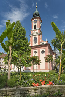 Deutschland, Baden-Württemberg, Insel Mainau, Schlosskirche mit Schloss - SHF001790