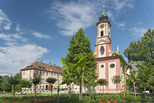 Deutschland, Baden-Württemberg, Insel Mainau, Schlosskirche mit Schloss - SHF001791