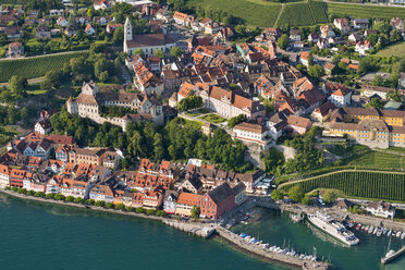 Deutschland, Baden-Württemberg, Bodensee, Meersburg, Luftbild der Altstadt mit Hafen - SHF001763