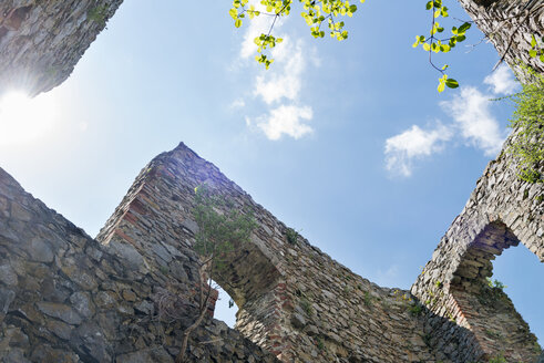 Germany, Baden-Wuerttemberg, Hegau, Singen, castle ruin Maegdeberg - SHF001775