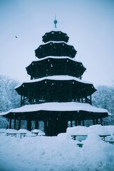 Chinesischer Turm im Englischen Garten im Winter, München - BRF000819
