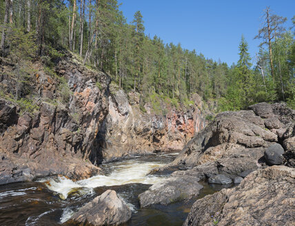 Finnland, Lappland, Kuusamo, Oulanka-Nationalpark, Kiutakoengaes-Stromschnellen - JBF000174