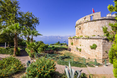 Türkei, Antalya, Kaleici, Blick auf die Burg - THAF000979