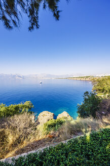 Türkei, Türkische Riviera, Blick auf die Küstenstadt Antalya - THAF000981