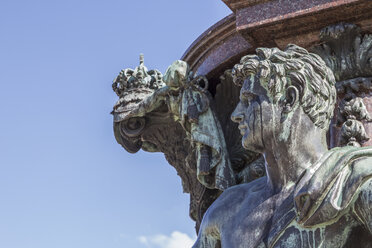 Deutschland, Mecklenburg-Vorpommern, Schwerin, Teil des Reiterstandbildes Friedrich Franz II. im Schlossgarten - PVCF000228