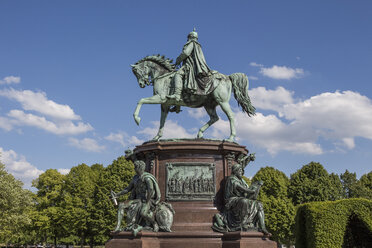 Deutschland, Mecklenburg-Vorpommern, Schwerin, Reiterstandbild Friedrich Franz II. im Schlossgarten - PVCF000229