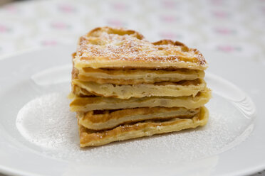 Dish of heart shaped waffles sprinkled with icing sugar - LVF002371