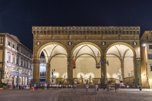 Italien, Toskana, Florenz, Piazza della Signoria, Loggia dei Lanzi bei Nacht - PUF000347