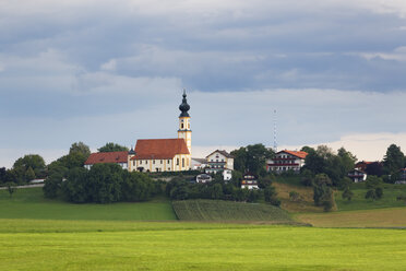 Deutschland, Bayern, Oberbayern, Chiemgau, Höslwang, St. Nikolauskirche - SIEF006309