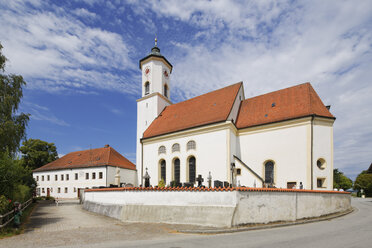 Deutschland, Bayern, Oberbayern, Landkreis Wasserburg am Inn, Albaching, Kirche St. Nikolaus - SIEF006316