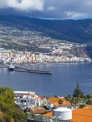 Spanien, Balearische Inseln, La Palma, Santa Cruz de la Plama, Blick auf den Hafen - AMF003357