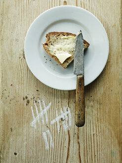 Plate with bread and butter - HOEF000293