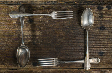 Arrangement of old forks and spoons - DEGF000006