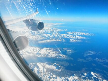 Blick aus dem Flugzeugfenster auf Grönland - BRF000853