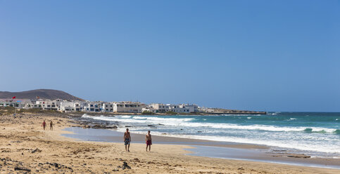 Spanien, Kanarische Inseln, Lanzarote, Los Valles, Playa de Famara - AMF003373