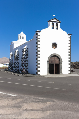 Spanien, Kanarische Inseln, Lanzarote, Tinajo, Kirche Santuario Virgen de los Dolores, lizenzfreies Stockfoto