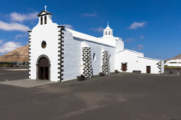 Spanien, Kanarische Inseln, Lanzarote, Tinajo, Kirche Santuario Virgen de los Dolores - AMF003375