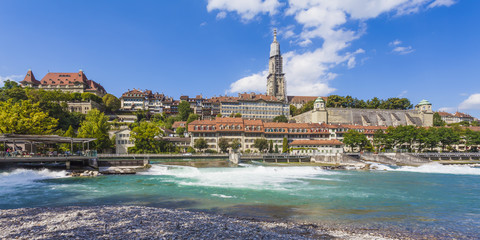 Schweiz, Bern, Stadtbild mit Münster und Aare, lizenzfreies Stockfoto