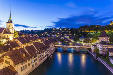 Switzerland, Bern, cityscape with Untertorbruecke, Nydeggkirche and River Aare in the evening - WDF002751