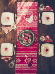 Laid dining table with Christmas decoration - SARF001100