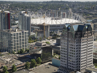 Kanada, British Columbia, Vancouver, Blick vom Lookout Tower auf die Stadt mit dem Stadion im Hintergrund - HLF000805