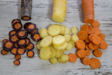 Different sliced organic carrots on wood - SARF001132
