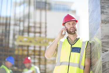 Smiling construction worker on cell phone - ZEF001597