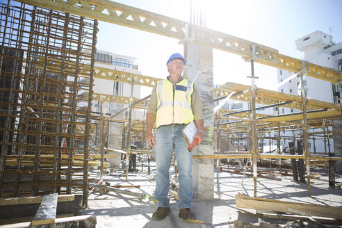 Bauarbeiter auf einer Baustelle - ZEF001623