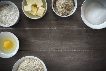Bowls with baking ingredients - EVGF001383