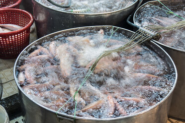 Vietnam, Saigon, Becken mit lebenden Fischen auf dem Zentralmarkt - WEF000303