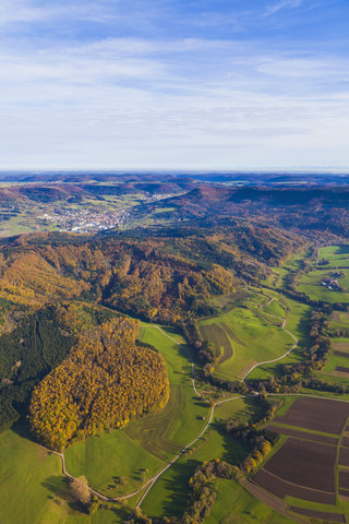 Deutschland, Baden-Württemberg, Luftaufnahme der Landschaft bei Burladingen auf der Schwäbischen Alb, lizenzfreies Stockfoto