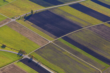 Deutschland, Baden-Württemberg, Luftaufnahme von Feldern auf der Schwäbischen Alb - WD002795
