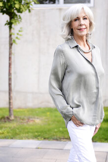 Portrait of smiling white haired senior woman - VRF000124