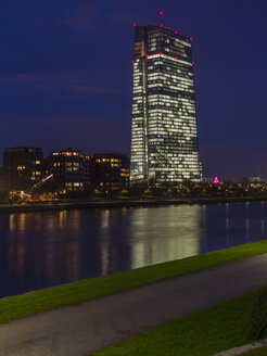 Deutschland, Frankfurt, Main mit EZB-Turm und neuem Campus - AM003416
