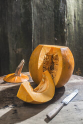 Choped pumpkin on wood - DEGF000032