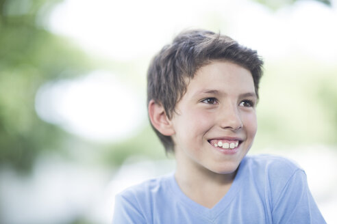 Porträt eines lächelnden Jungen - ZEF002749