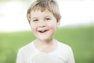 Portrait of smiling little boy - ZEF002759