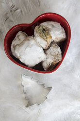 Heart-shaped bowl of mini Stollen and a cookie cutter on an angel wing - SARF001141